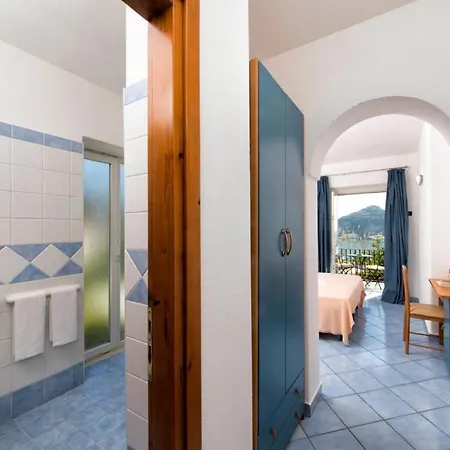 Отель Casa Gerardo Sant'Angelo (Isola d'Ischia)